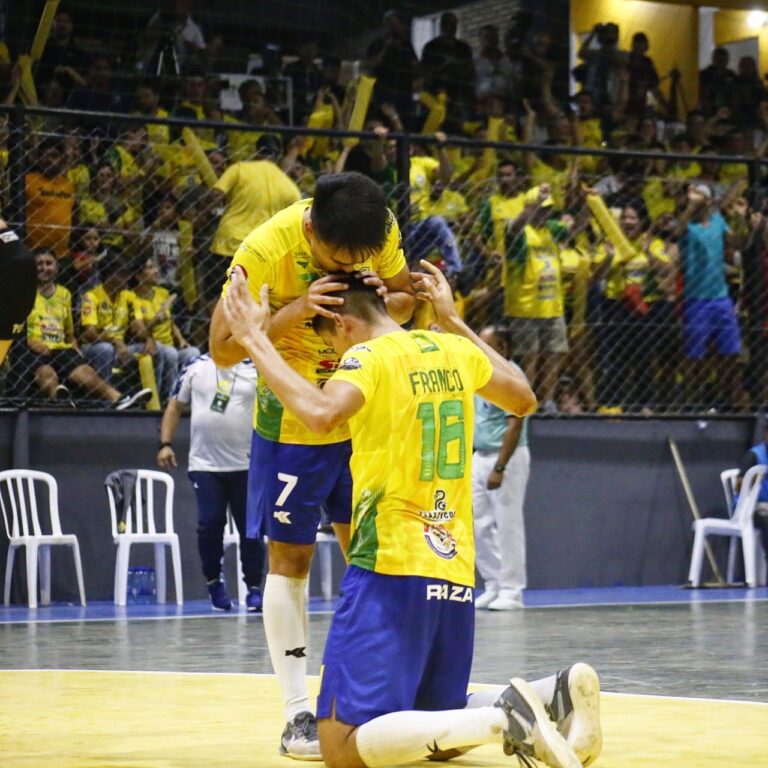 Franco tumba a Paranaense