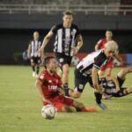 Otra derrota y salida de DT