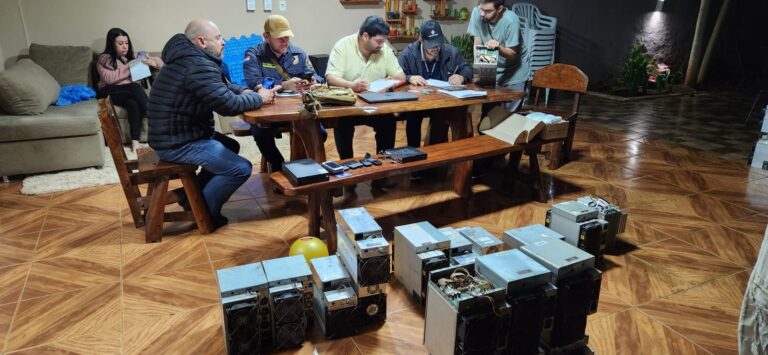 Procesan a implicados en reducción de máquinas de criptomonedas