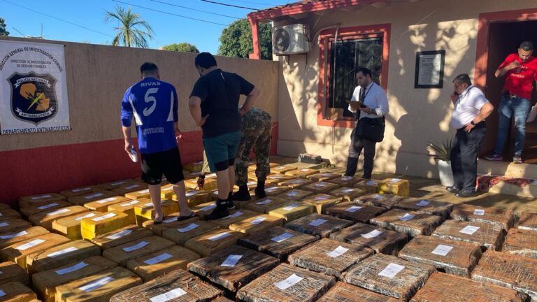 Hallan 6.000 kilos de drogas
