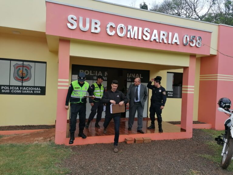 Allanan subcomisarías y rescatan evidencias