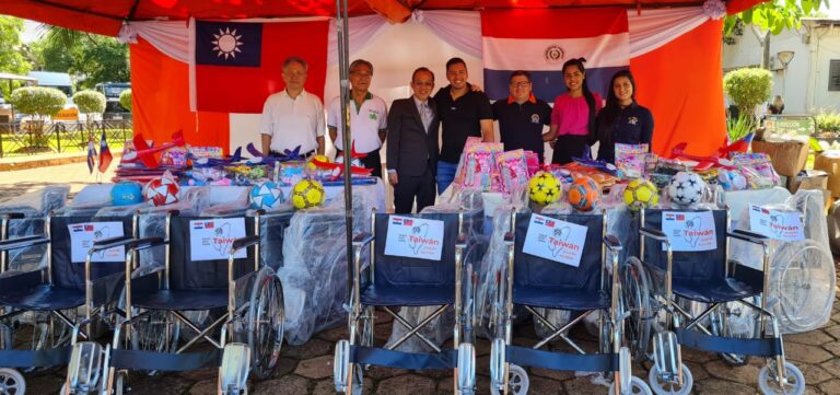 Donan sillas de ruedas a Municipalidad de Ciudad del Este