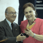 Distinguen a destacados periodistas