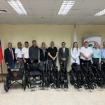 Consulado dona sillas de rueda
