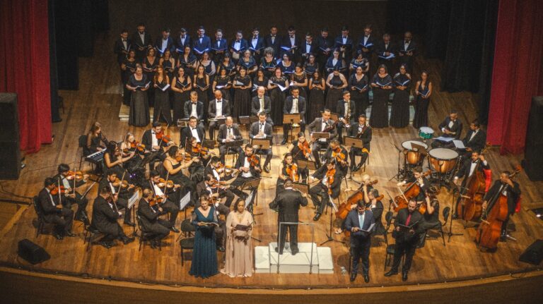 Coro polifónico de CDE se luce en Cascavel