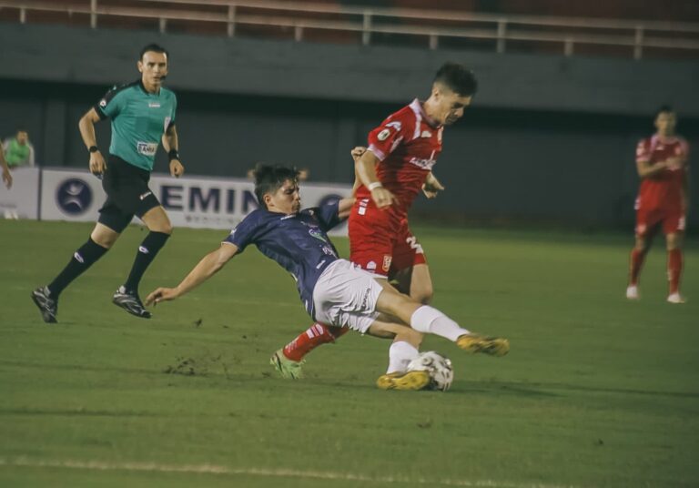 3 de Febrero se frena en CDE