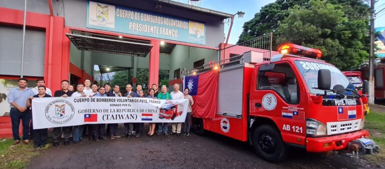 Taiwán dona camión a bomberos