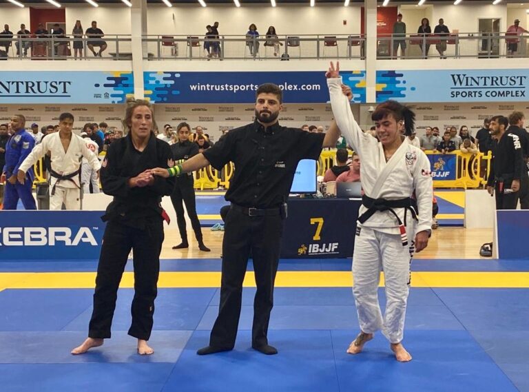 Esteña obtiene medallas de oro