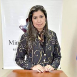 Imputan a empleada por apropiarse de 14.000 dólares