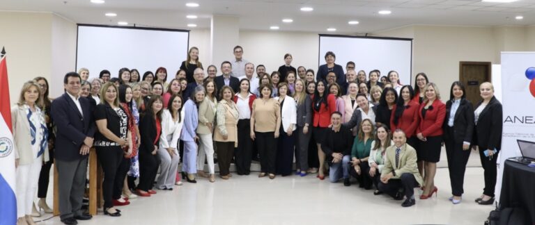 ANEAES capacita a Pares Evaluadores