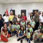 Regalan juguetes a niños de escasos recursos