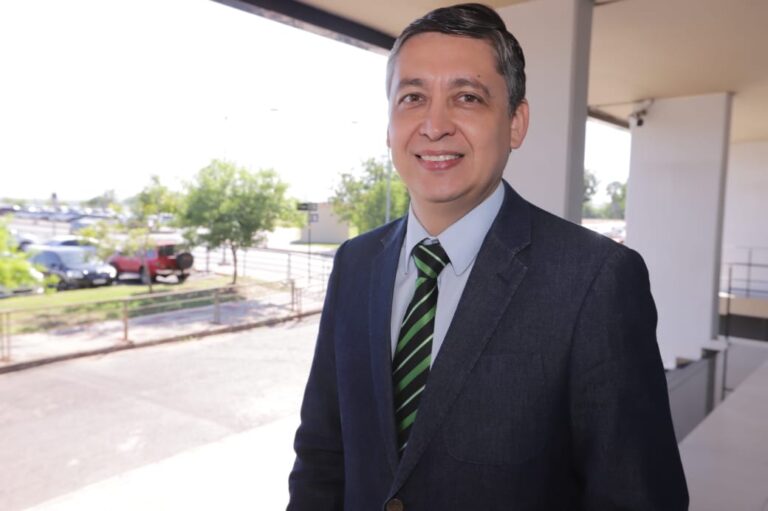 Iván Ojeda se aferra al cargo