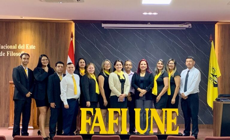 Personas con discapacidad auditiva egresan como especialistas