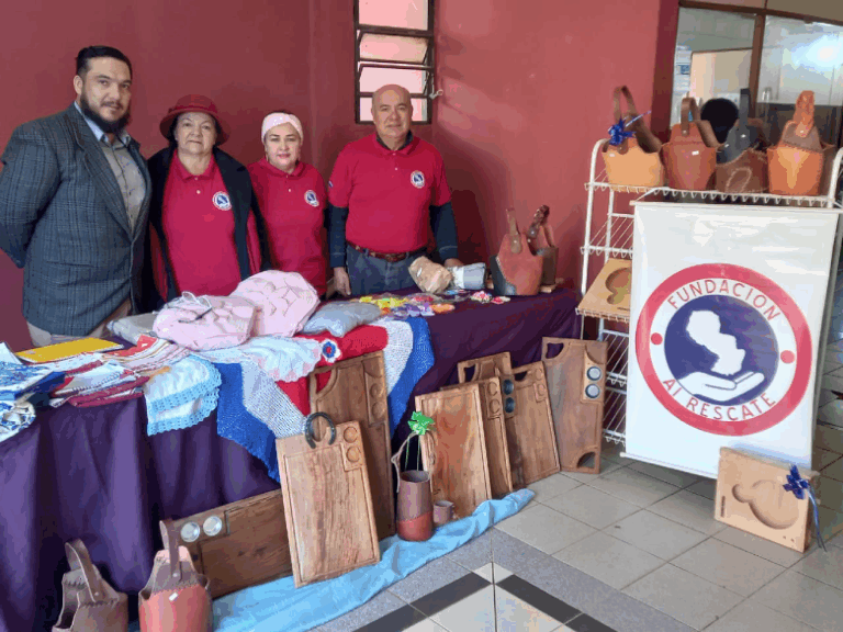 Internos venden productos artesanales para su reinserción social