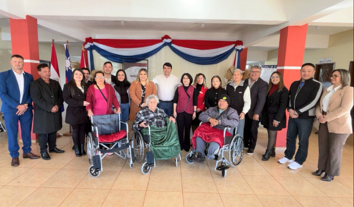 Taiwán dona sillas ruedas y frazadas en Minga Guazú