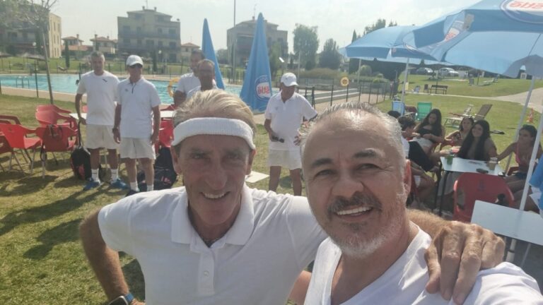 Esteño compite en torneo de pádel en España