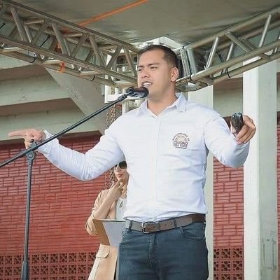 Destituyen a Miguel Prieto