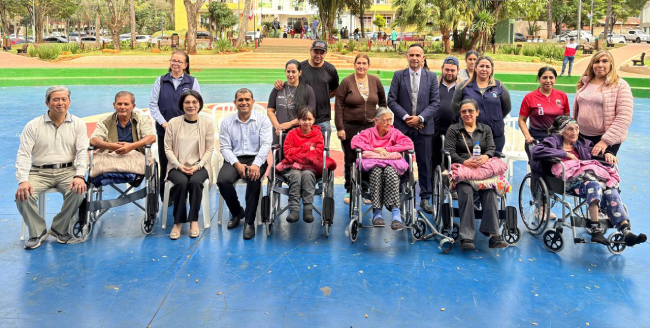 Taiwán entrega sillas de ruedas y frazadas en Presidente Franco