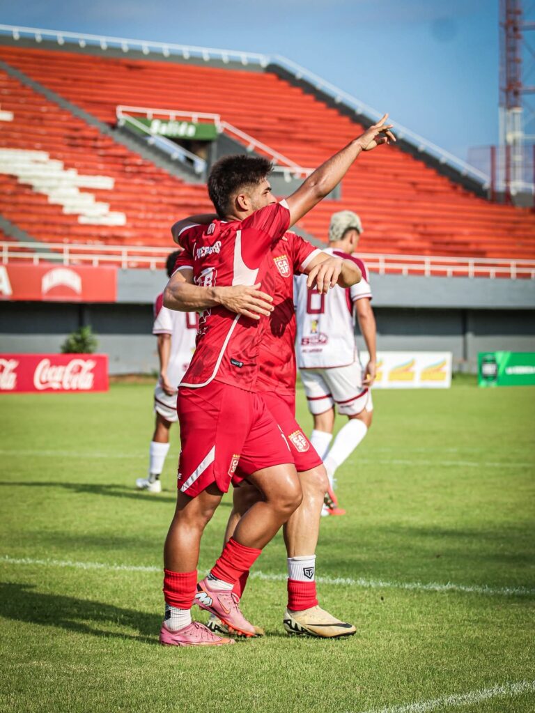 3 de Febrero es cómodo puntero